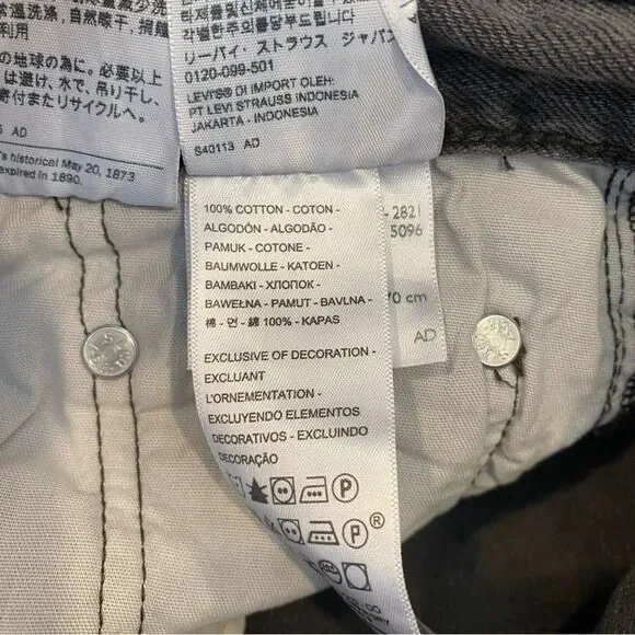 Levi’s 501 High Rise Raw Hem Straight Leg Cropped Jeans in Get Off My Cloud - Picture 14 of 15